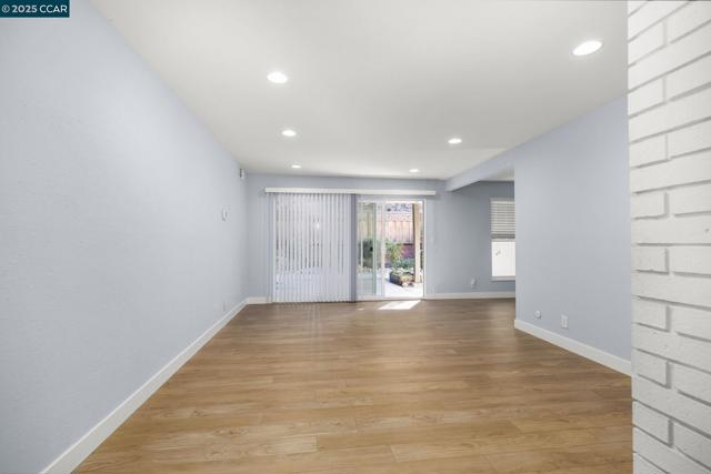 651 Moraga Rd, Moraga CA: https://media.crmls.org/mediaz/19c34894-e49a-4246-95c7-f928a54476da.jpg