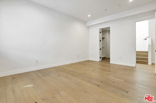 733 1/2 N Gramercy Place, Los Angeles CA: https://media.crmls.org/mediaz/19c35d0e-77d0-4492-b5a0-e40617053337.jpg