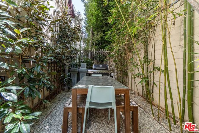 1145 Larrabee Street, West Hollywood CA: https://media.crmls.org/mediaz/19c3acb8-272d-4fac-b02b-b378e43d19d1.jpg