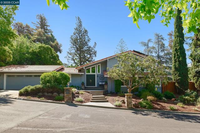 1020 Molad Ct, Concord CA: https://media.crmls.org/mediaz/19c43d2c-6921-4a49-9568-7df54347c048.jpg