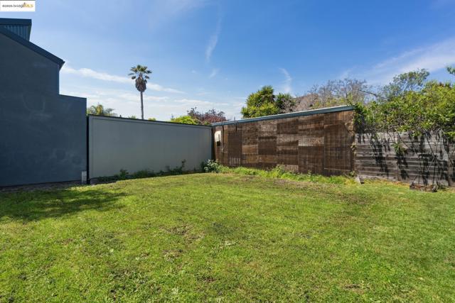 2808 9Th St, Berkeley CA: https://media.crmls.org/mediaz/19c4432e-82ea-48ad-9682-5570f40db40f.jpg