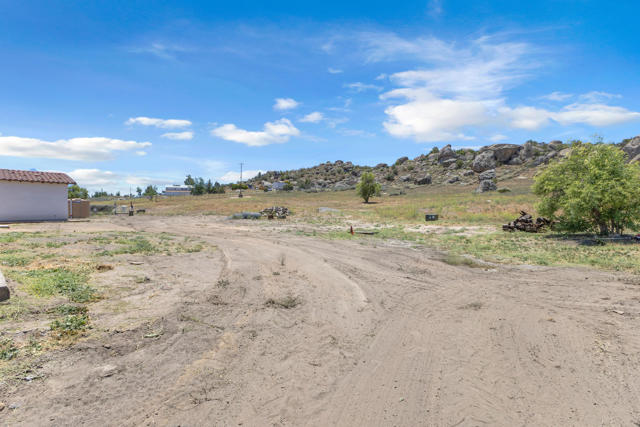 41265 Lakeshore Boulevard, Aguanga CA: https://media.crmls.org/mediaz/19c46c80-f205-40f1-a40a-9cfbe291f487.jpg