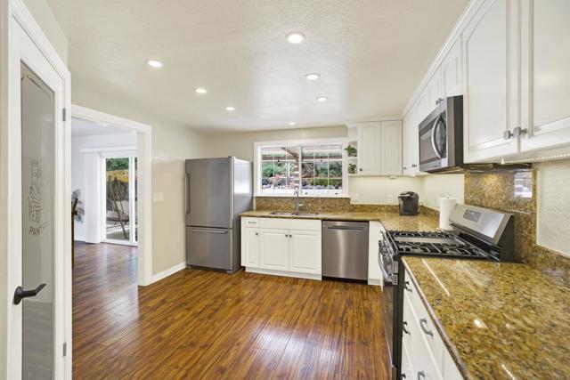 Detail Gallery Image 14 of 74 For 1222 Sheridan Ave, Escondido,  CA 92027 - 3 Beds | 2 Baths