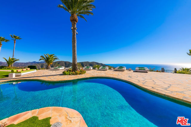 10502 Yellow Hill Road, Malibu CA: https://media.crmls.org/mediaz/19c4c6ec-be67-47ca-8cab-39fc7e9f0977.jpg