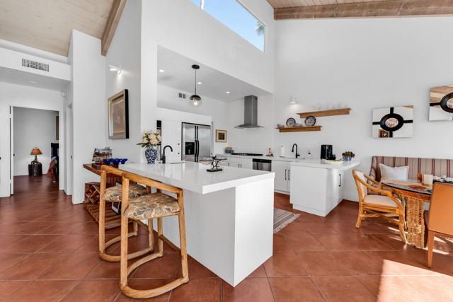 511 Desert West Drive, Rancho Mirage CA: https://media.crmls.org/mediaz/19c561b7-6150-41c6-a581-63e2a3bcef62.jpg