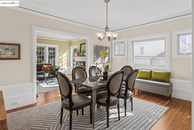 61 Wildwood Ave, Piedmont CA: https://media.crmls.org/mediaz/19c575ba-2760-42e7-9267-45e8bb590d75.jpg