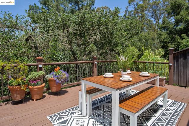 6257 Girvin Dr, Oakland CA: https://media.crmls.org/mediaz/19c595f5-8c73-4586-aa00-1a3ae802e30e.jpg