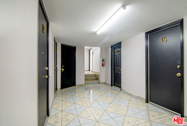 930 Fraser Avenue, Los Angeles CA: https://media.crmls.org/mediaz/19c5b7be-2b6c-44f5-84e1-7153e46aaf1e.jpg