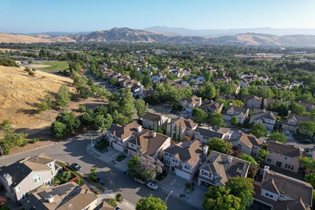 6751 Positano Lane, San Jose CA: https://media.crmls.org/mediaz/19c5fe40-422d-4be3-8294-461a8355c656.jpg