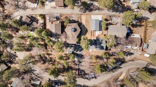719 Villa Grove Avenue, Big Bear CA: https://media.crmls.org/mediaz/19c61822-29f1-45e6-950a-9e146229a324.jpg