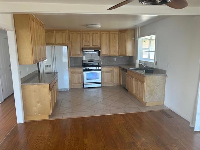 860 W Hillsdale Boulevard, San Mateo CA: https://media.crmls.org/mediaz/19c6a09a-c516-40fa-aecb-7174ef174a86.jpg