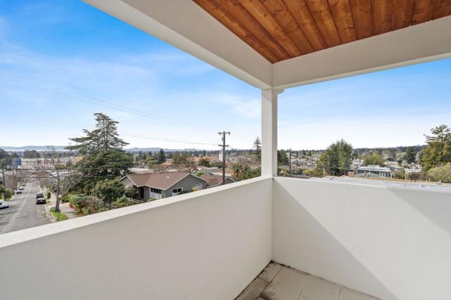 3807 Madrone Avenue, Oakland CA: https://media.crmls.org/mediaz/19c6b1a5-623d-4a91-886f-8257a9648f9c.jpg