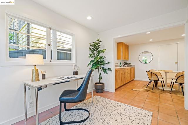 1025 Creston Rd, Berkeley CA: https://media.crmls.org/mediaz/19c6c1e9-455a-4d03-b5f4-9f67840afddc.jpg