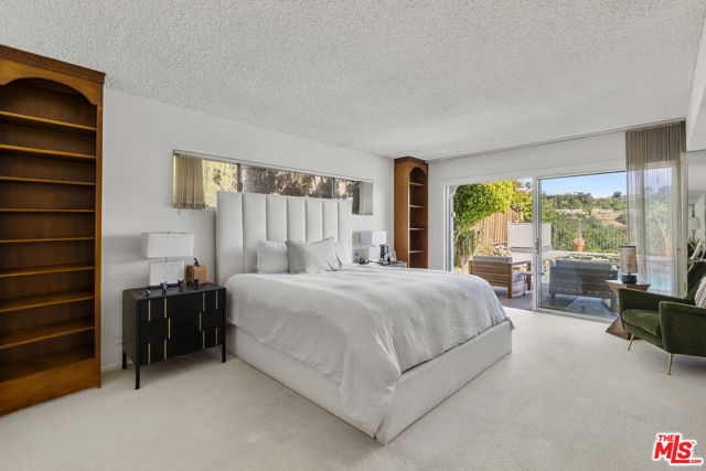 2252 Gloaming Way, Beverly Hills CA: https://media.crmls.org/mediaz/19c70c7e-d142-4ff4-99ca-3c63b0bf4138.jpg