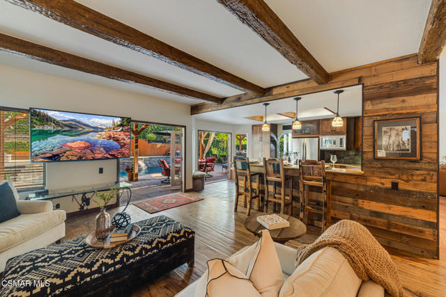 12208 Cherry Grove Street, Moorpark CA: https://media.crmls.org/mediaz/19c73041-4da5-4582-a2de-a04ff1fdf7f4.jpg
