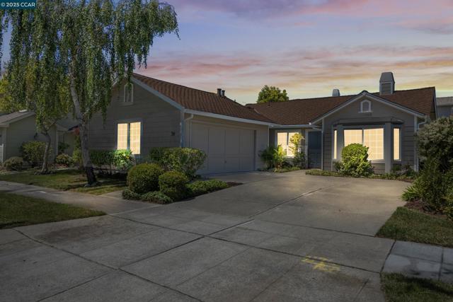 39 Crane Ct, Alameda CA: https://media.crmls.org/mediaz/19c88903-0852-4aa3-9632-099dc0f05bbc.jpg