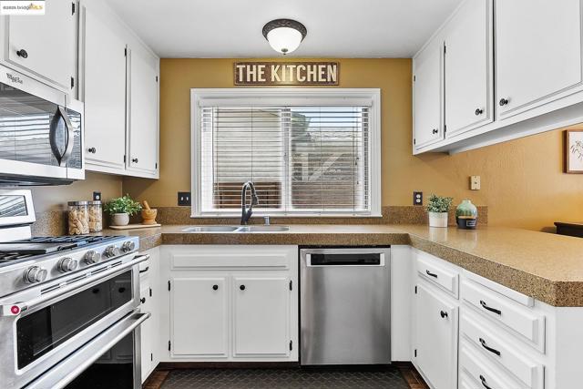 53 Zinfandel Ct, Oakley CA: https://media.crmls.org/mediaz/19c9330e-c8b7-4ce2-a27a-0598c0f4e8e7.jpg