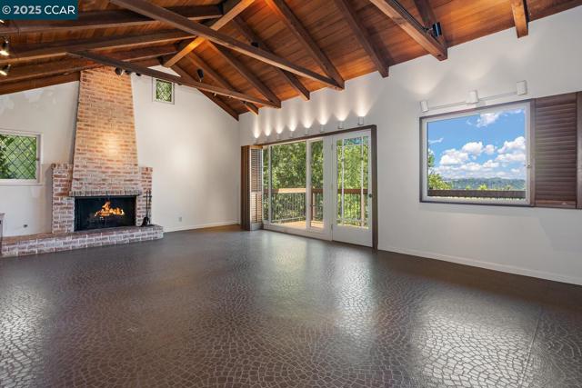 37 La Madronal, Orinda CA: https://media.crmls.org/mediaz/19cb3ecf-9e24-4b91-891f-b41d60933feb.jpg