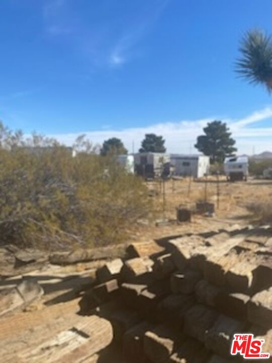6000 W 140th Street West, Rosamond CA: https://media.crmls.org/mediaz/19cb5a6b-927d-46dd-b74b-94af15c88341.jpg
