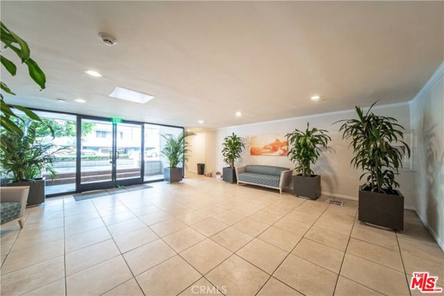 306 Bora Bora Way, Marina del Rey CA: https://media.crmls.org/mediaz/19cb7c8a-a238-4fde-9208-143a633384dd.jpg