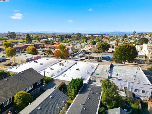 930 Kains Ave, Albany CA: https://media.crmls.org/mediaz/19cba340-216a-4b7f-9c26-819a03422f6c.jpg