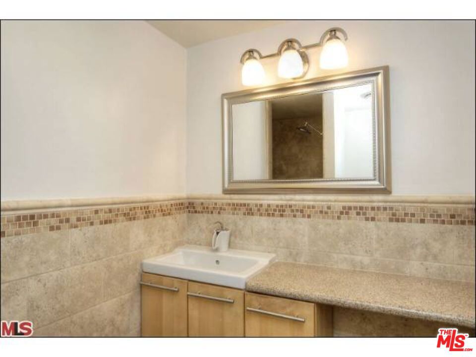 https://media.crmls.org/mediaz/19cba5e9-6b14-42a6-b6d6-0d742199dd11.jpg?preset=X-Large