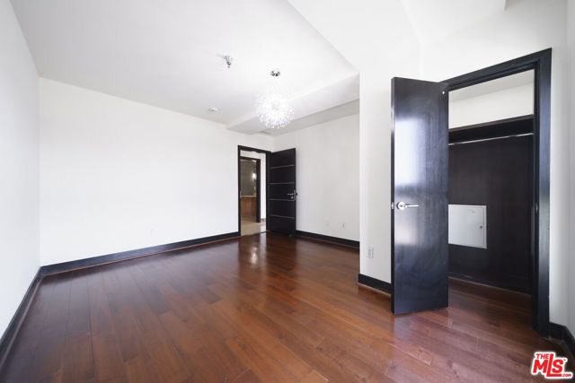 702 S Serrano Avenue, Los Angeles CA: https://media.crmls.org/mediaz/19cbc613-7fdf-48e1-a354-9cb0416e72b8.jpg