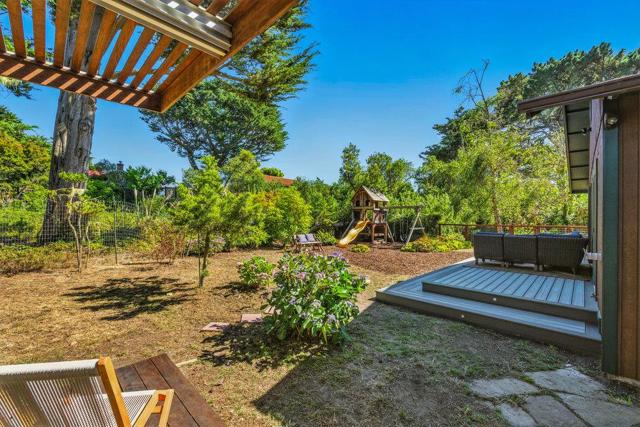 430 Marine Boulevard, Moss Beach CA: https://media.crmls.org/mediaz/19cc2fef-3c0f-4b6b-b3cd-8e39d1454e6f.jpg