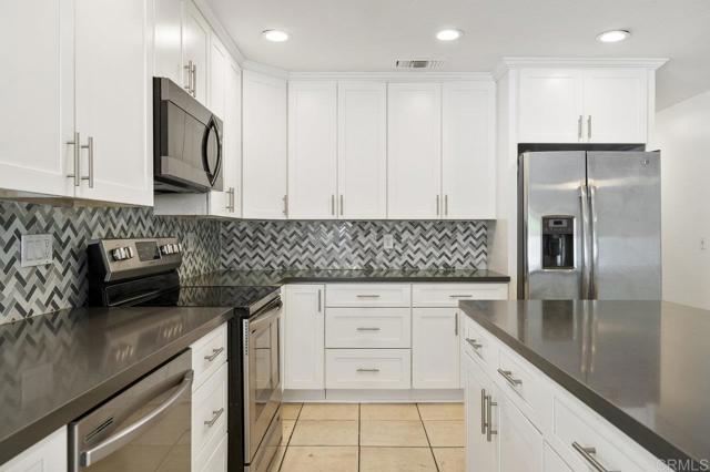 2348 Watson Way, Vista CA: https://media.crmls.org/mediaz/19cc4634-7f53-4057-a01a-f593f4b3a03c.jpg