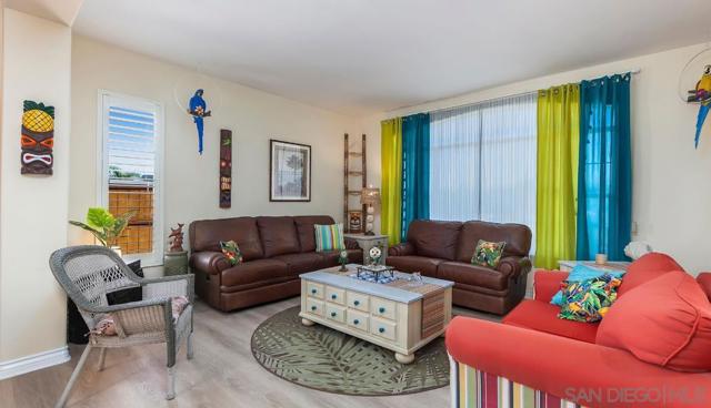 1935 Cresthaven Dr, Vista CA: https://media.crmls.org/mediaz/19cc8e33-03ef-4192-a226-fe36691a0f59.jpg