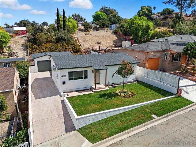 2039 Winnett St, San Diego CA: https://media.crmls.org/mediaz/19cd0954-ea47-40fa-a069-b01bcb03fa9e.jpg