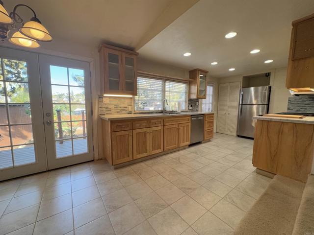 Detail Gallery Image 11 of 21 For 364 Lado De Loma, Vista,  CA 92083 - 3 Beds | 1 Baths