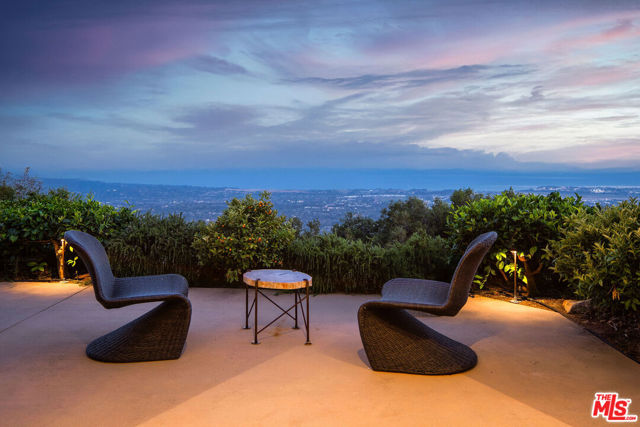 5651 W Camino Cielo, Santa Barbara CA: https://media.crmls.org/mediaz/19cde2f5-e26c-4bd9-a82c-127d0d85b185.jpg