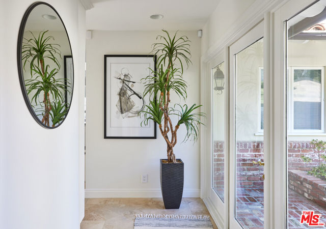 1115 Palos Verdes Drive West Drive, Palos Verdes Estates CA: https://media.crmls.org/mediaz/19ce14ce-25ef-4724-b84b-12abe0ddf04b.jpg