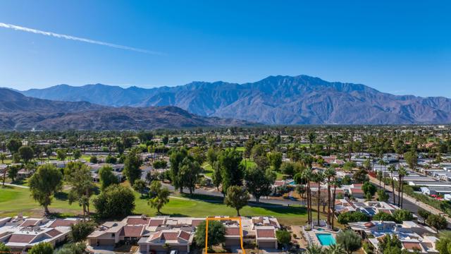 34585 Calle Tobara, Cathedral City CA: https://media.crmls.org/mediaz/19ce1a1a-6560-498a-8f13-e9c50090884d.jpg
