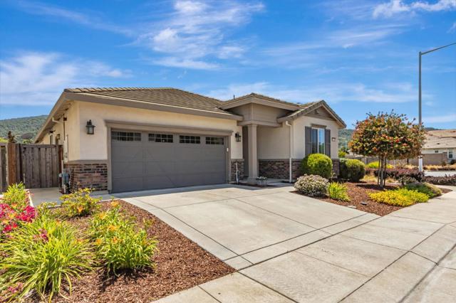1798 Rosemary Drive, Gilroy CA: https://media.crmls.org/mediaz/19ce3a02-10d7-423c-bdf2-7a4cdf6aebbc.jpg