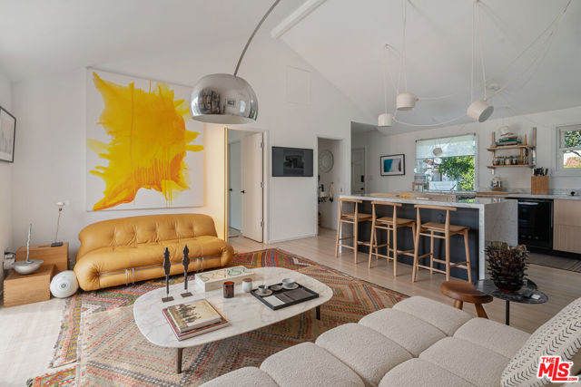 814 Angelus Place, Venice CA: https://media.crmls.org/mediaz/19ce47bc-a8d2-489e-be7a-1c289cd691d6.jpg