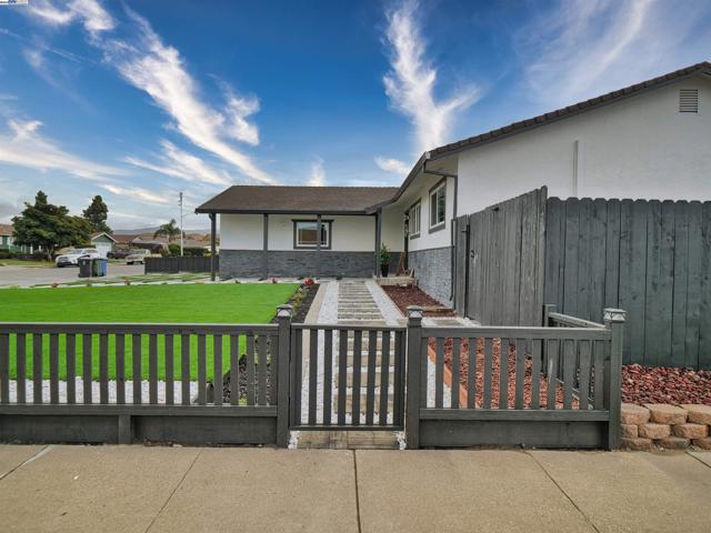 5603 Wintergreen Dr, Newark CA: https://media.crmls.org/mediaz/19ce86a8-e160-457e-a166-45046d1c4d87.jpg