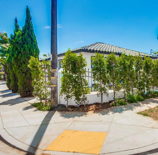 1303 Center Ave, Oceanside CA: https://media.crmls.org/mediaz/19ceb210-aa98-4ad4-960b-2e8379624777.jpg
