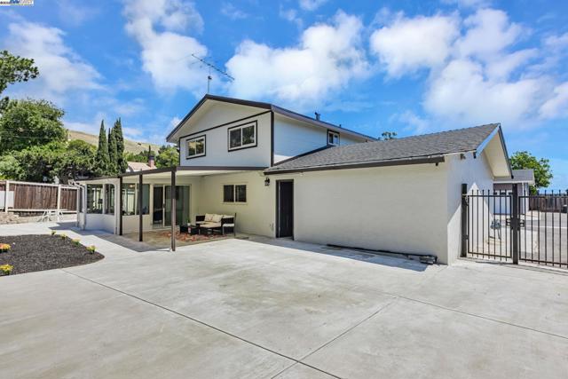 216 Appian Way, Union City CA: https://media.crmls.org/mediaz/19cec85a-217b-4999-a5b6-f5145ec07ed4.jpg