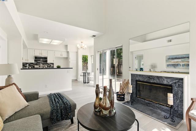 33243 Sunriver Cmn, Fremont CA: https://media.crmls.org/mediaz/19cf36bc-d3ea-4f2e-a1f3-89cf1c5732f2.jpg