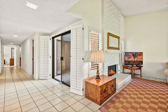 142 Camino Arroyo S, Palm Desert CA: https://media.crmls.org/mediaz/19cfdb11-35b0-43fc-ac84-501c0707e07d.jpg