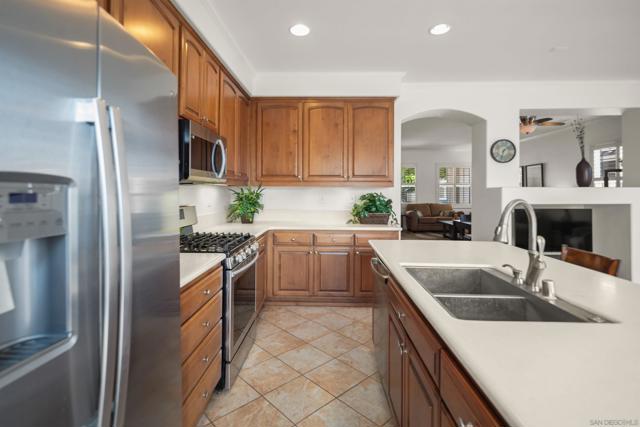 632 Lee Cir, Chula Vista CA: https://media.crmls.org/mediaz/19cff980-365f-4eb4-bc77-888d1af80b9c.jpg