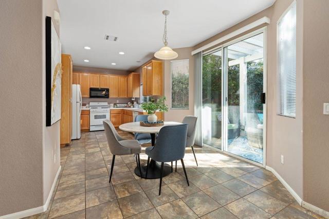 2975 River Shadow Ct, Alpine CA: https://media.crmls.org/mediaz/19d02f14-67ba-4d1c-a204-ee19f16dd43f.jpg