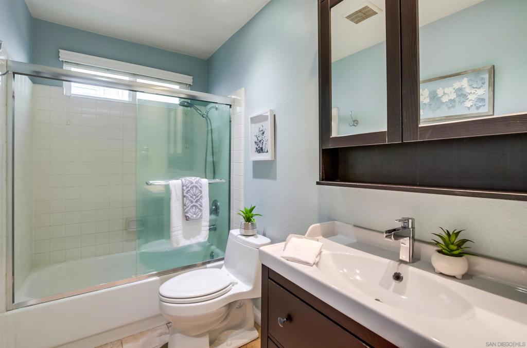 MLS #250043618SD image #15