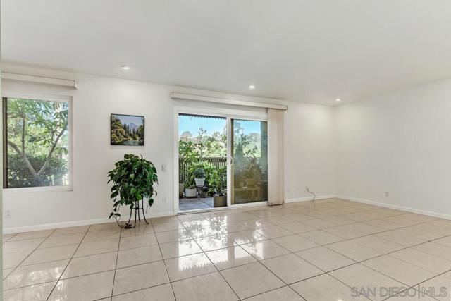 8536 Via Mallorca, La Jolla CA: https://media.crmls.org/mediaz/19d0a16b-c7b4-4009-a5d4-d79f5adda9dd.jpg
