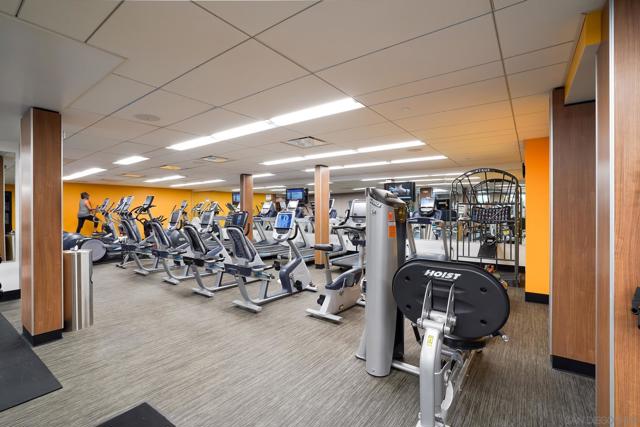 1810 Avenida Del Mundo, Coronado CA: https://media.crmls.org/mediaz/19d0e334-4c43-45aa-85df-bbf39eca5040.jpg