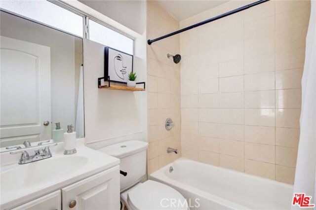 1856 W 14th Street, Los Angeles CA: https://media.crmls.org/mediaz/19d0fbae-1e36-4c96-ab99-adca2ae680dd.jpg