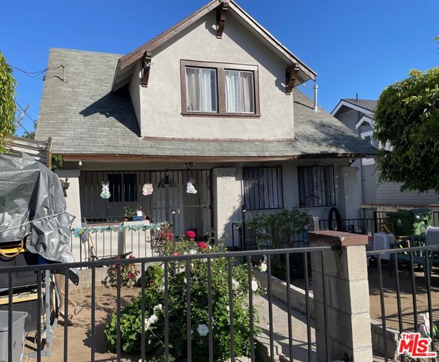 524 N Cummings Street, Los Angeles CA: https://media.crmls.org/mediaz/19d1a4de-20fb-4b85-99f1-079211dfd507.jpg