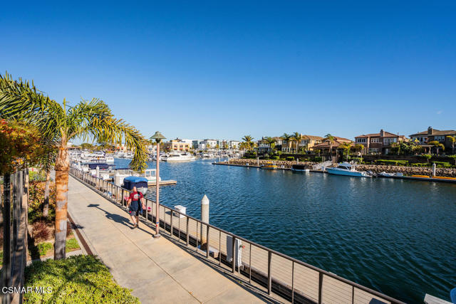 4014 Caribbean Street, Oxnard CA: https://media.crmls.org/mediaz/19d1af6d-ebf7-4de8-b925-4e7cb32fbb50.jpg